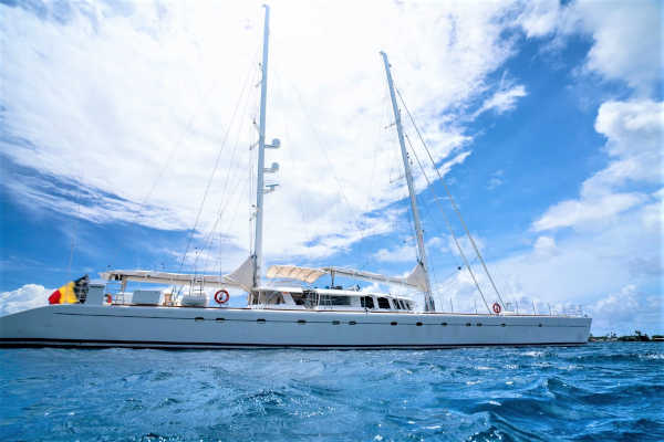 Douce-France-Sailing-Yacht-Charter-Mieten-Executive-Yachting_15