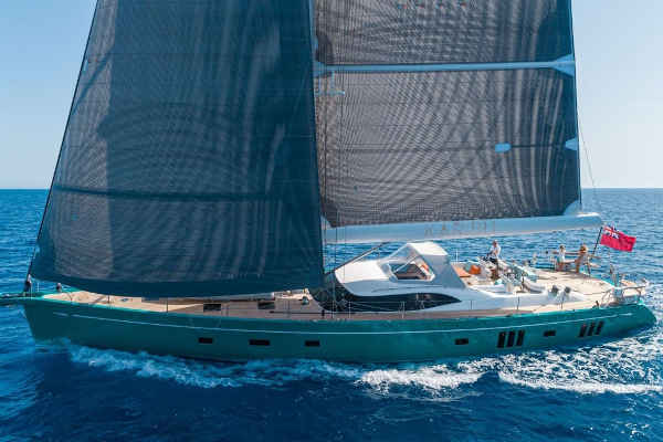 KARIBU-Sailing-Yacht-Charter-Mieten-01