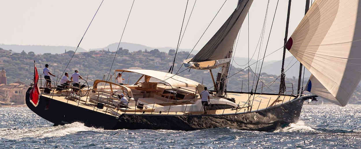 Southern-Wind-105-Charter-Executive-Yachting-00