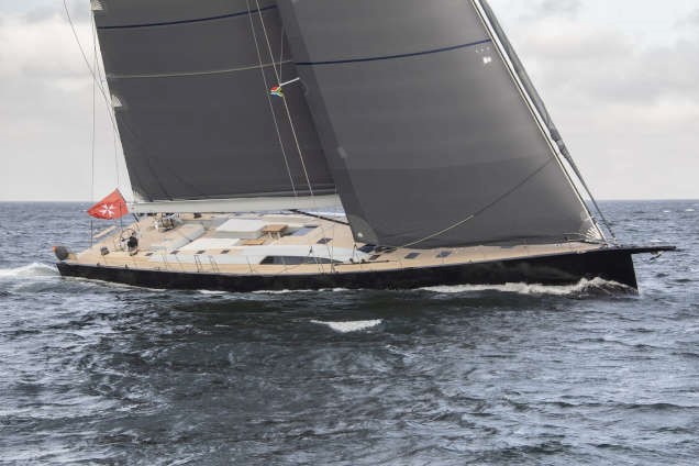 Southern-Wind-105-Charter-Executive-Yachting-01b