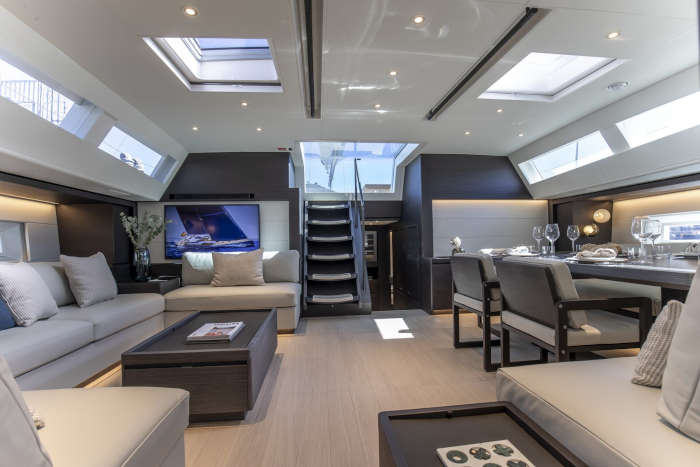 Southern-Wind-105-Charter-Executive-Yachting-05