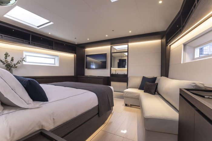 Southern-Wind-105-Charter-Executive-Yachting-06