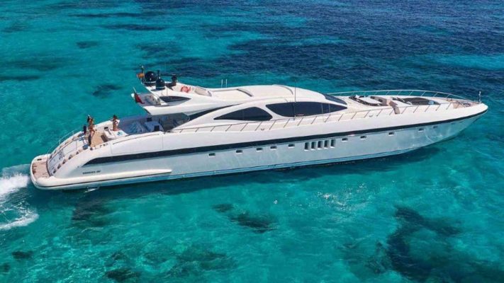 2-3-3_Sardinien-Motoryacht-Charter-Yacht-Mieten-Luxus_1